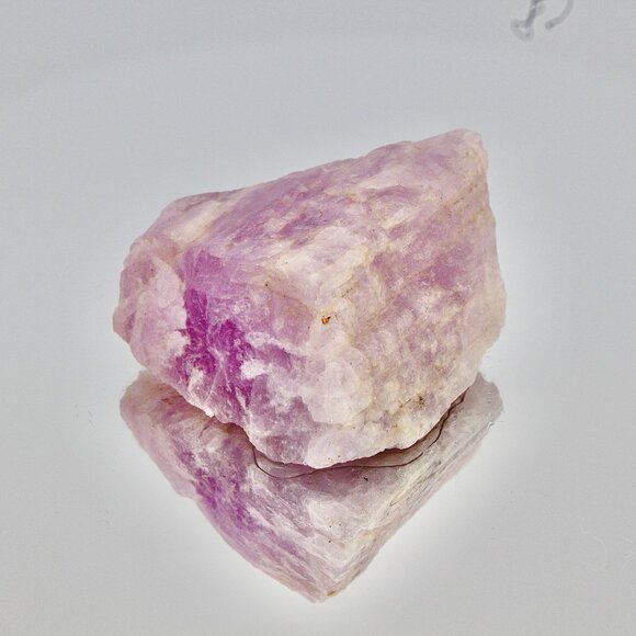 1.25oz UV ACTIVE Kunzite Nigeria Purple Lilac Raw Natural Rough Crystal Mineral - Picture 7 of 10